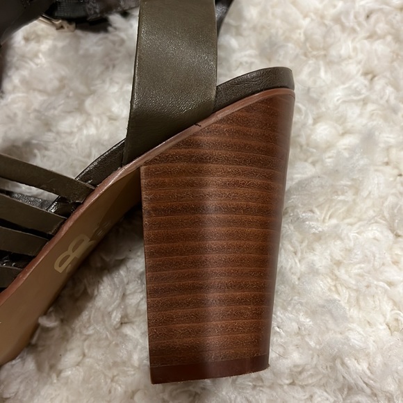 EUC Gianni Bini strap heels, olive green, leather upper, made in Brazil, size 9. - Picture 8 of 13